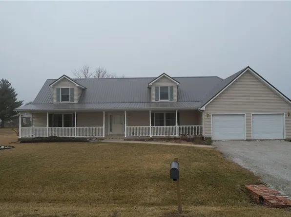 10 Sheri Ct, Moweaqua, IL 62550