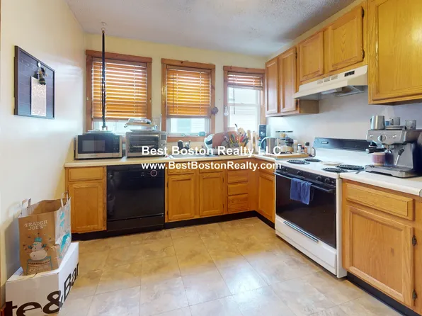 47 Greenleaf Ave #2, Medford, MA 02155