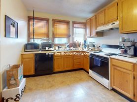 47 Greenleaf Ave, Medford, MA