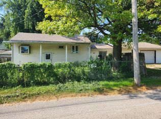 220 N Alexander St, Clinton, IL 61727