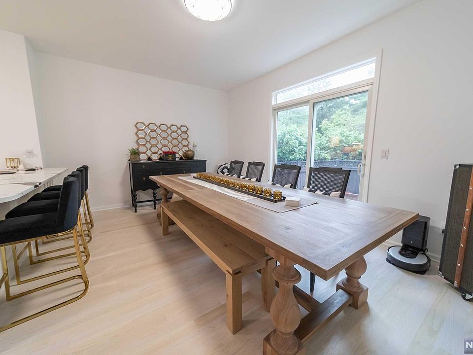 Dining area with SGD to private patio