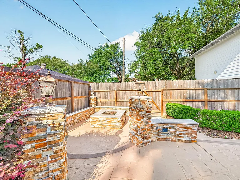10602 Longmont Dr — Photo 48