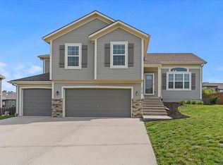 1210 Cooper Dr, Raymore, MO 64083