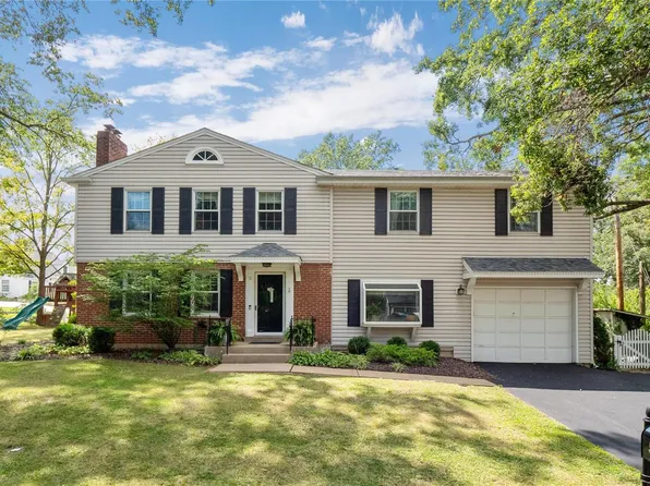 5 Barberry Ln, Saint Louis, MO 63122