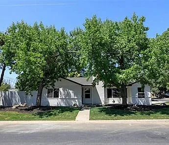 2423 Miller Ave — Photo 3