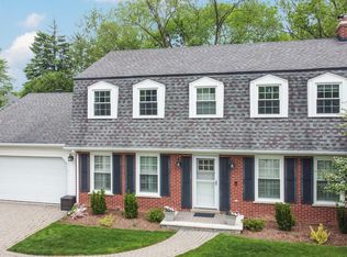 1262 Barneswood Dr, Downers Grove, IL 60515