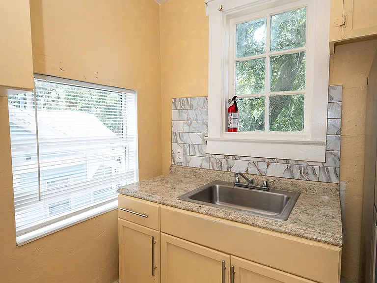 306 Taylor Ave #B — Photo 9