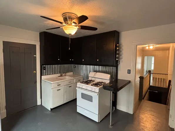 2 bed, 1.0 bath, $915, 211 Fillmore St #B, Staunton, VA 24401