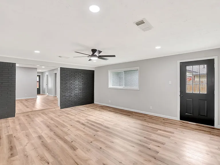 704 Teabury St — Photo 20