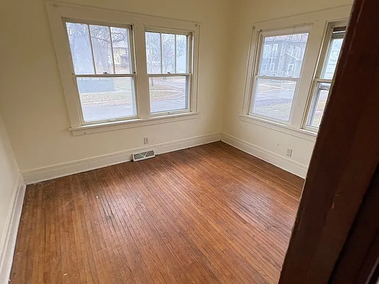 740 Grant Ave — Photo 3