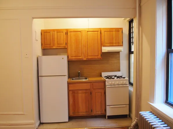 2438 Morris Avenue 3J image 1 of 2