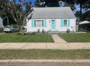 42 Memory Ln, Bridgeport, CT 06606