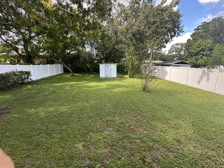 504 N Beverly Ave — Photo 10