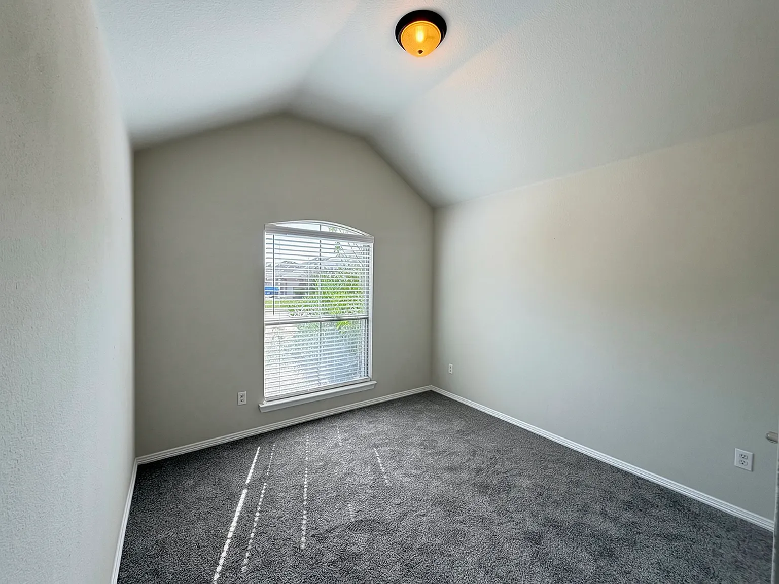 3 bed, 1436 sqft, $2,390 — Photo 2