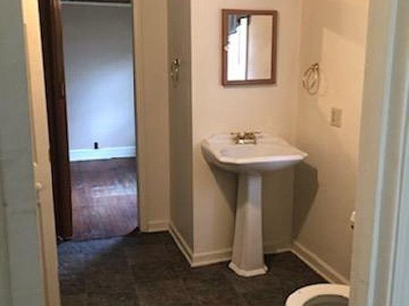 5th image of 215 Delacroix St
