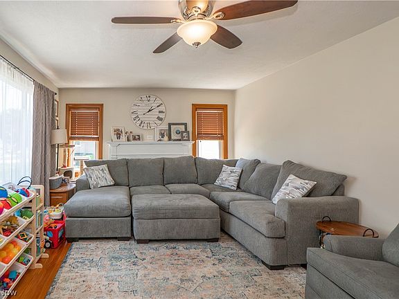 4th image of 1041 Orchard Ave NE