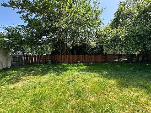 5th image of 22411 Springbrook Ave