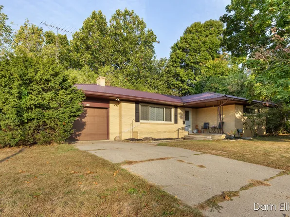 615 Division St, Ionia, MI 48846