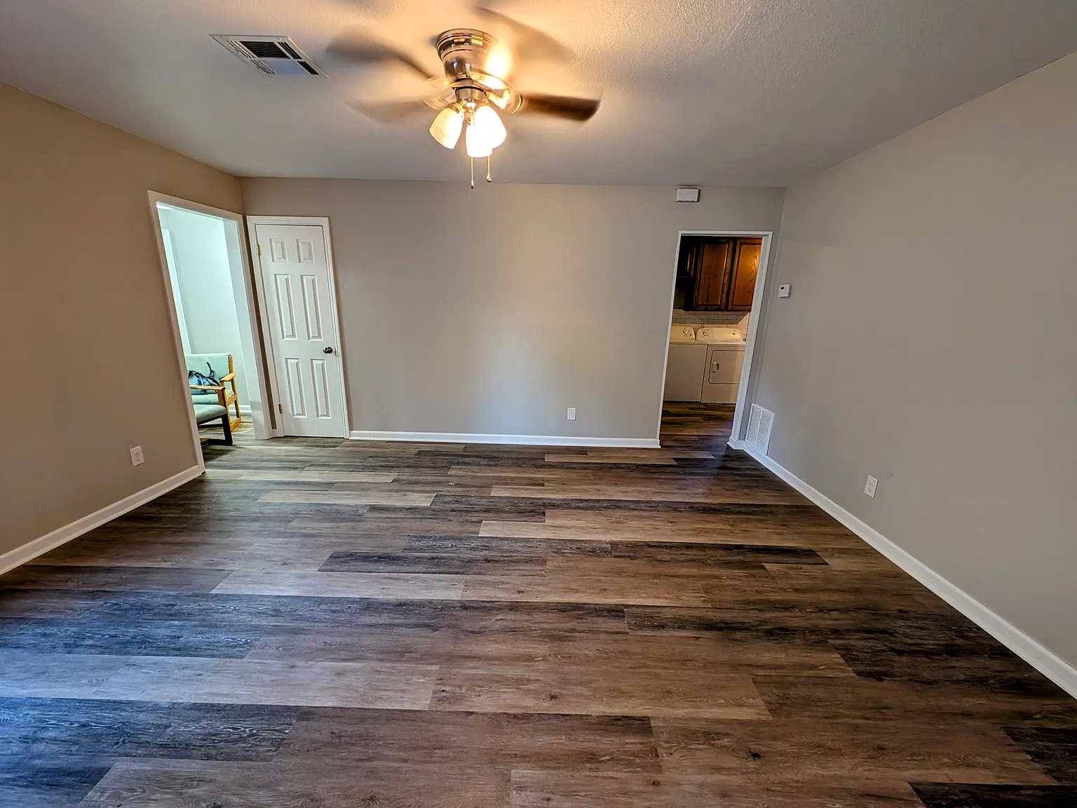 3 bed, 976 sqft, $1,095 — Photo 4