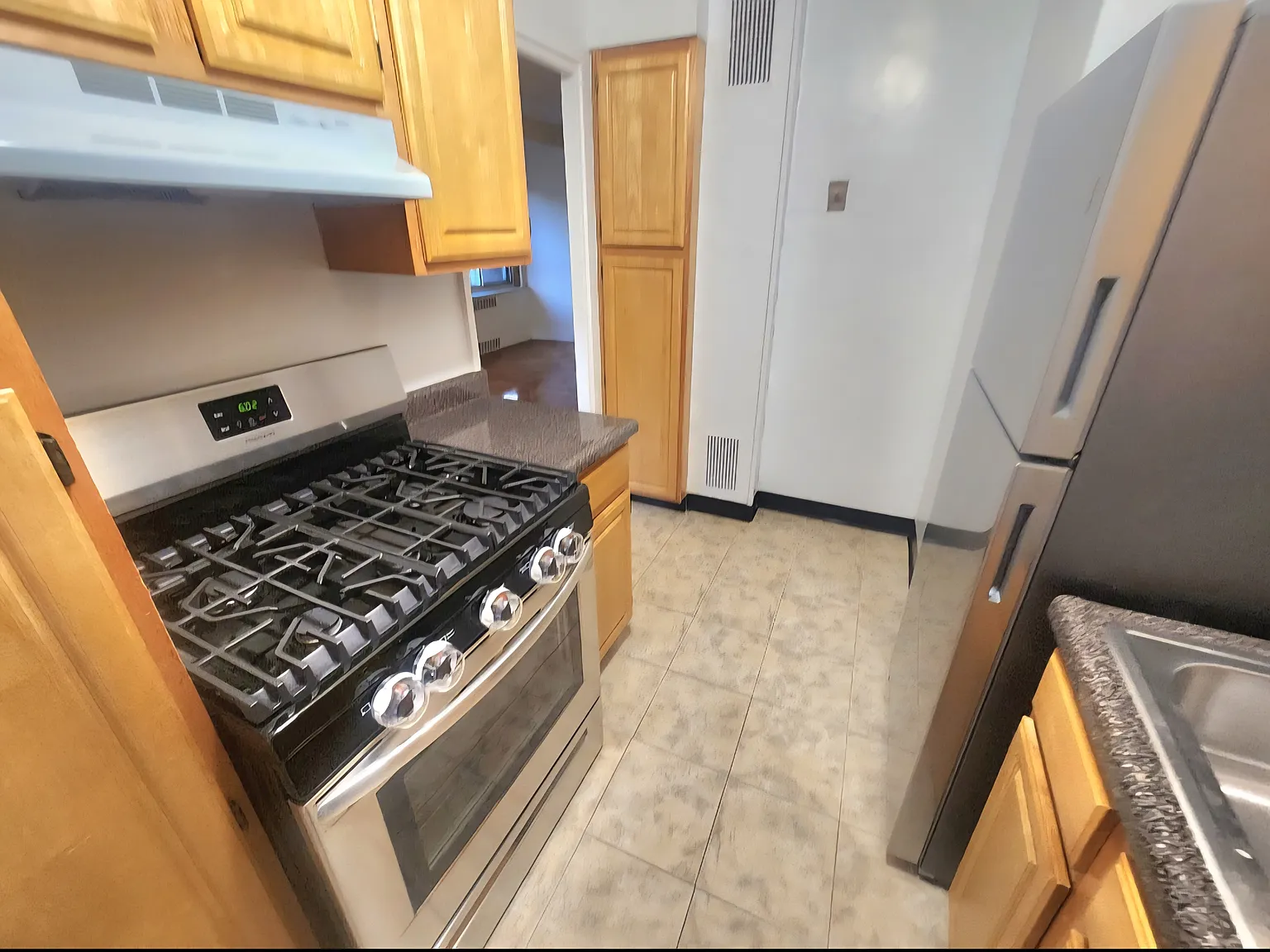 1 bed, 894 sqft, $2,425 — Photo 4