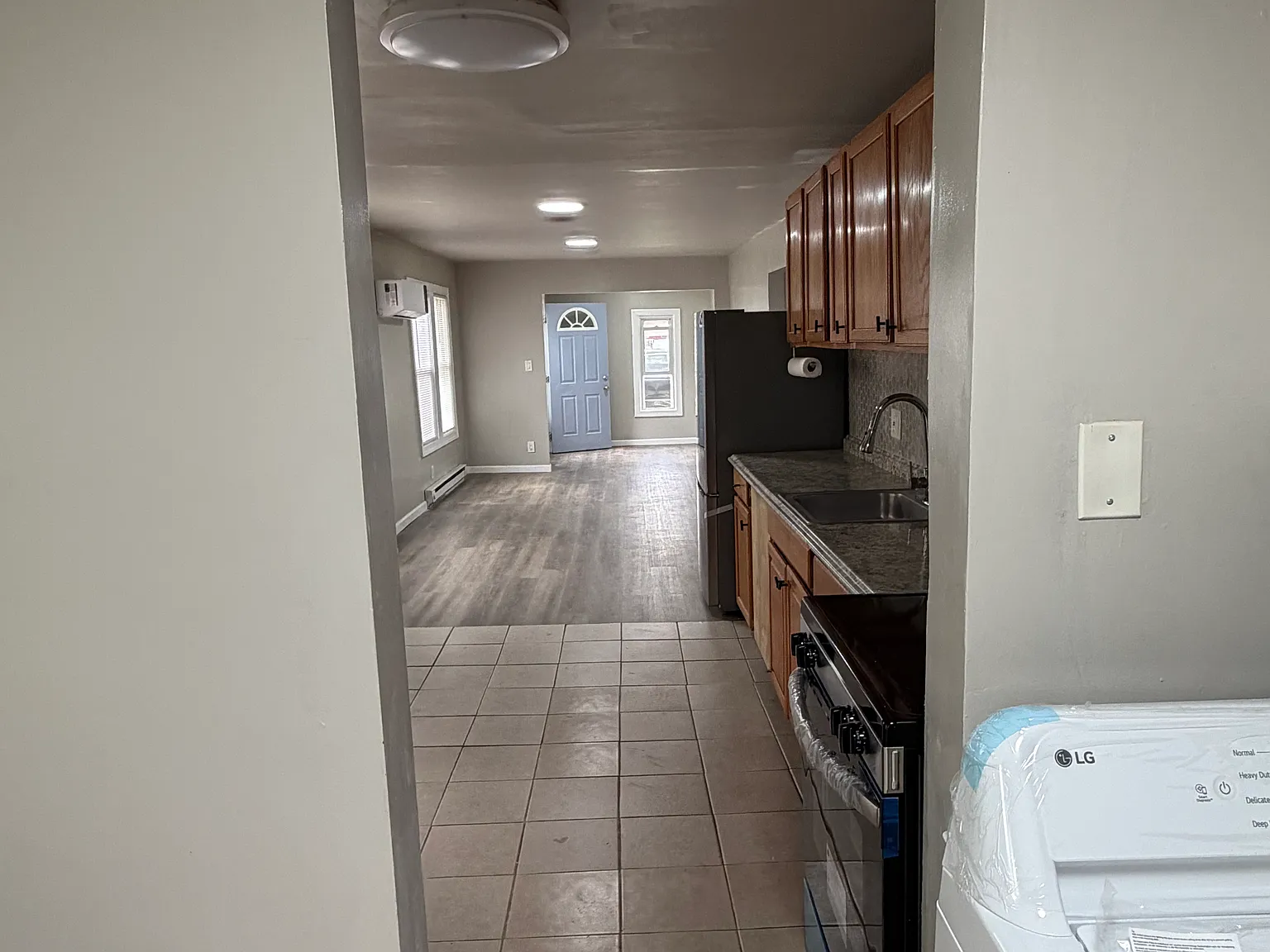 2 bed, 705 sqft, $1,900 — Photo 4