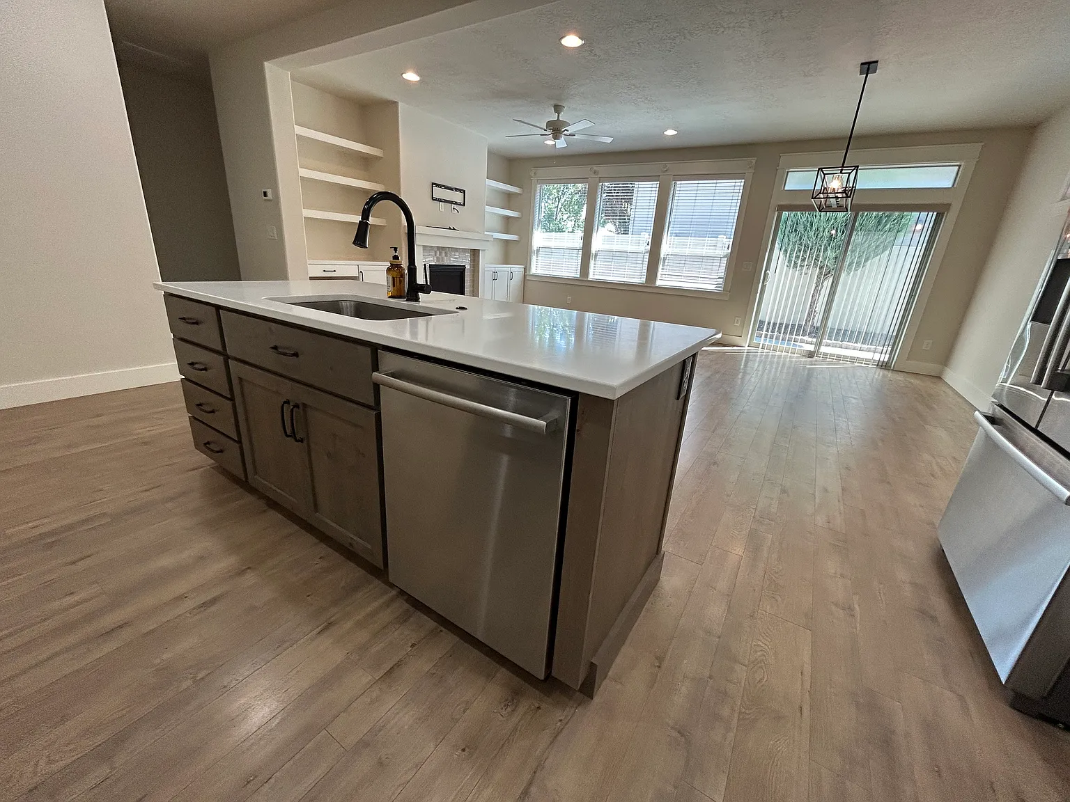 3 bed, 1702 sqft, $2,500 — Photo 3