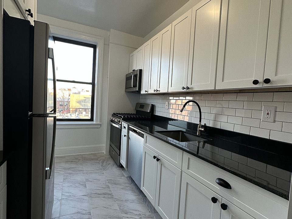 1st image of 2924 21st Ave APT 4I