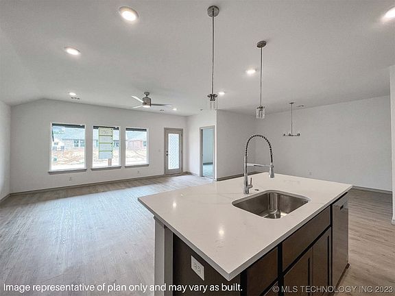 4th image of 2500 W Birmingham St