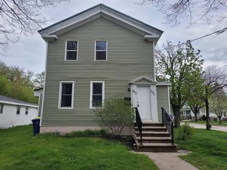 401 Cass St — Photo 1
