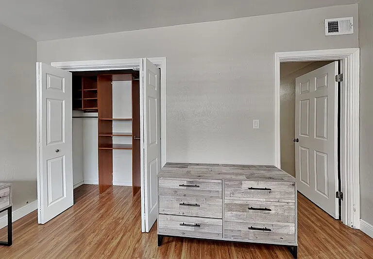 313 S Lawsona Blvd — Photo 12