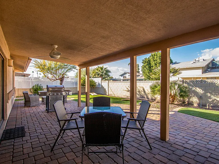 1028 E Hermosa Dr — Photo 24
