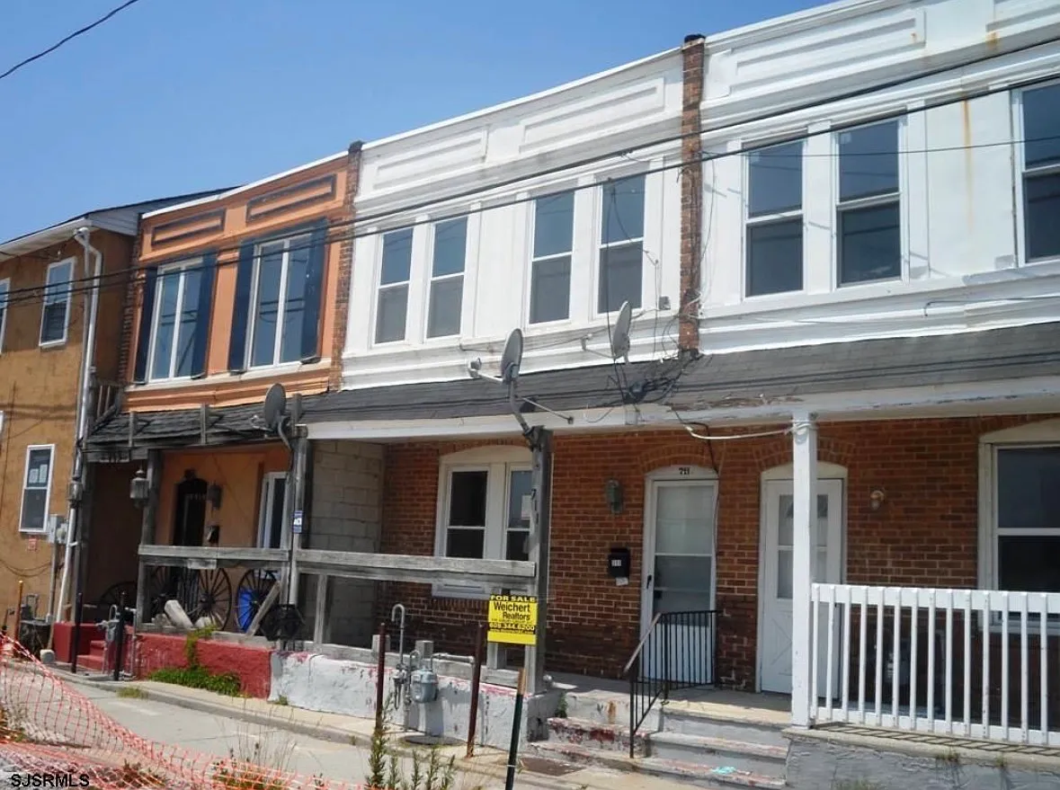 3 bed, 990 sqft, $2,300 — Photo 2