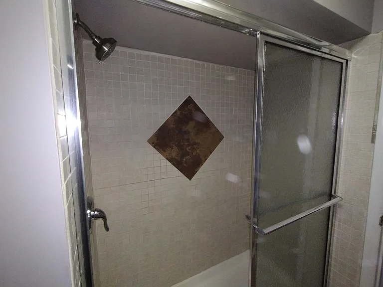 1011 Scranton St — Photo 2