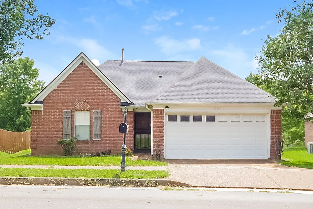 3 bed, 2.0 bath, 1288 sqft, $1,740 — Photo 1