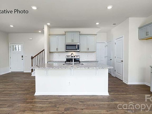 4th image of 2054 10th St SE