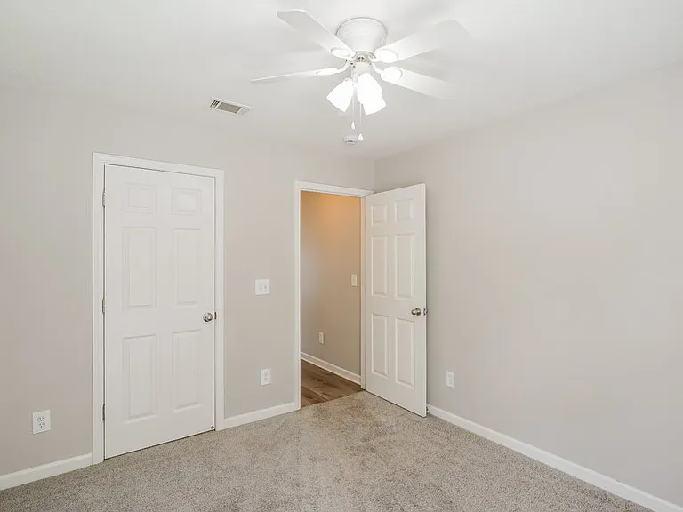 913 Birchmill Point S — Photo 12
