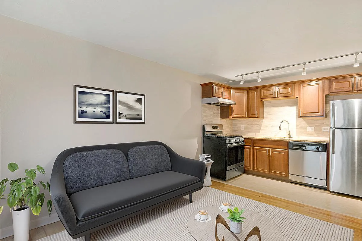 Logan Terrace — Photo 1