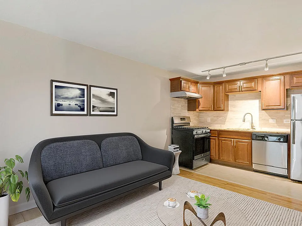 15 N Logan St
