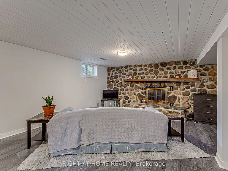 148 Riverglen Dr #BASEMENT — Photo 2