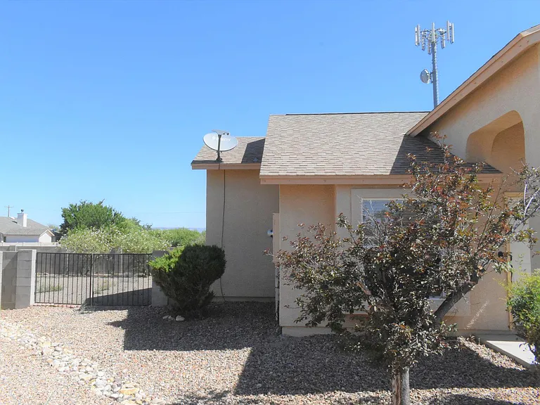 1506 S Pheasant Ln — Photo 5