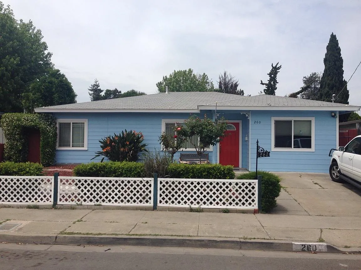 260 Traynor St photo 1