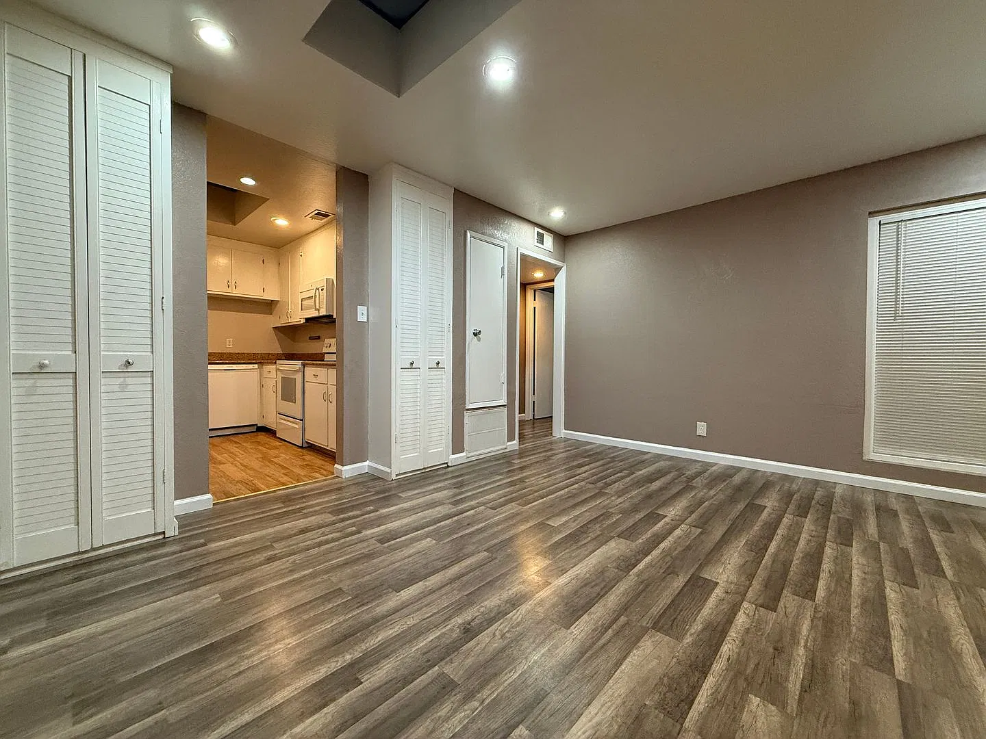 1548 Hudson Street — Photo 4