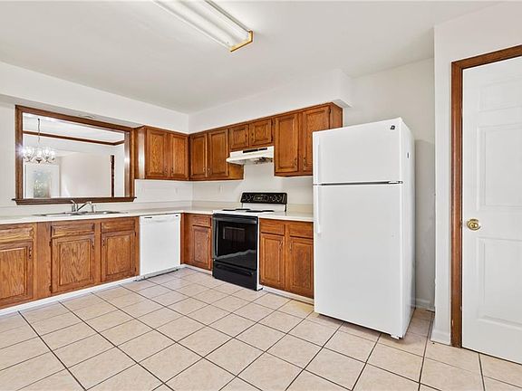 2nd image of 1509 Brenland Cir
