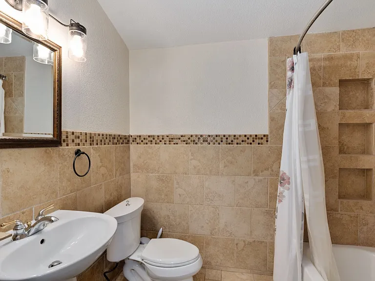 431 Irvington Dr — Photo 15