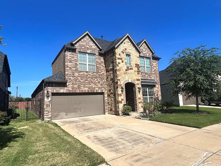 5231 Pickford Grv — Photo 3