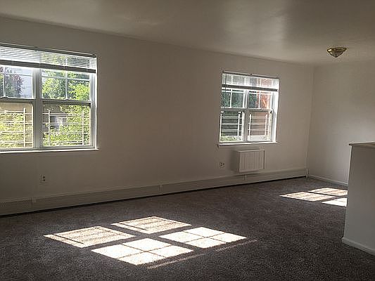 2nd image of 833 Courtlandt Ave APT 3