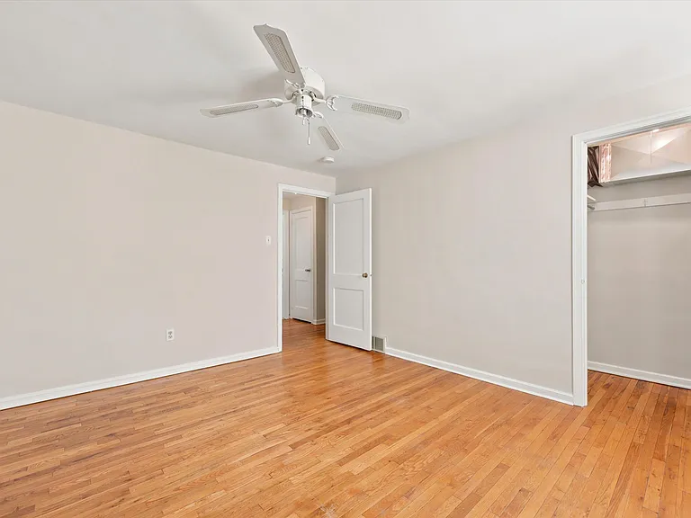 107 Plant Ave — Photo 9