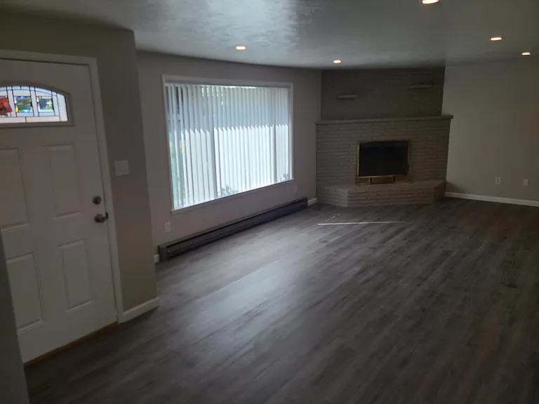 1821 E Main St — Photo 11