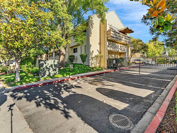 4th image of 576 W Parr Ave Unit 28