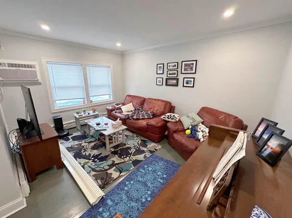 164 Charles St #2, Cambridge, MA 02141